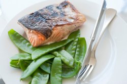 Cooked salmon with sugarsnap peas