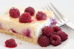 Raspberries on ricotta cheesecake