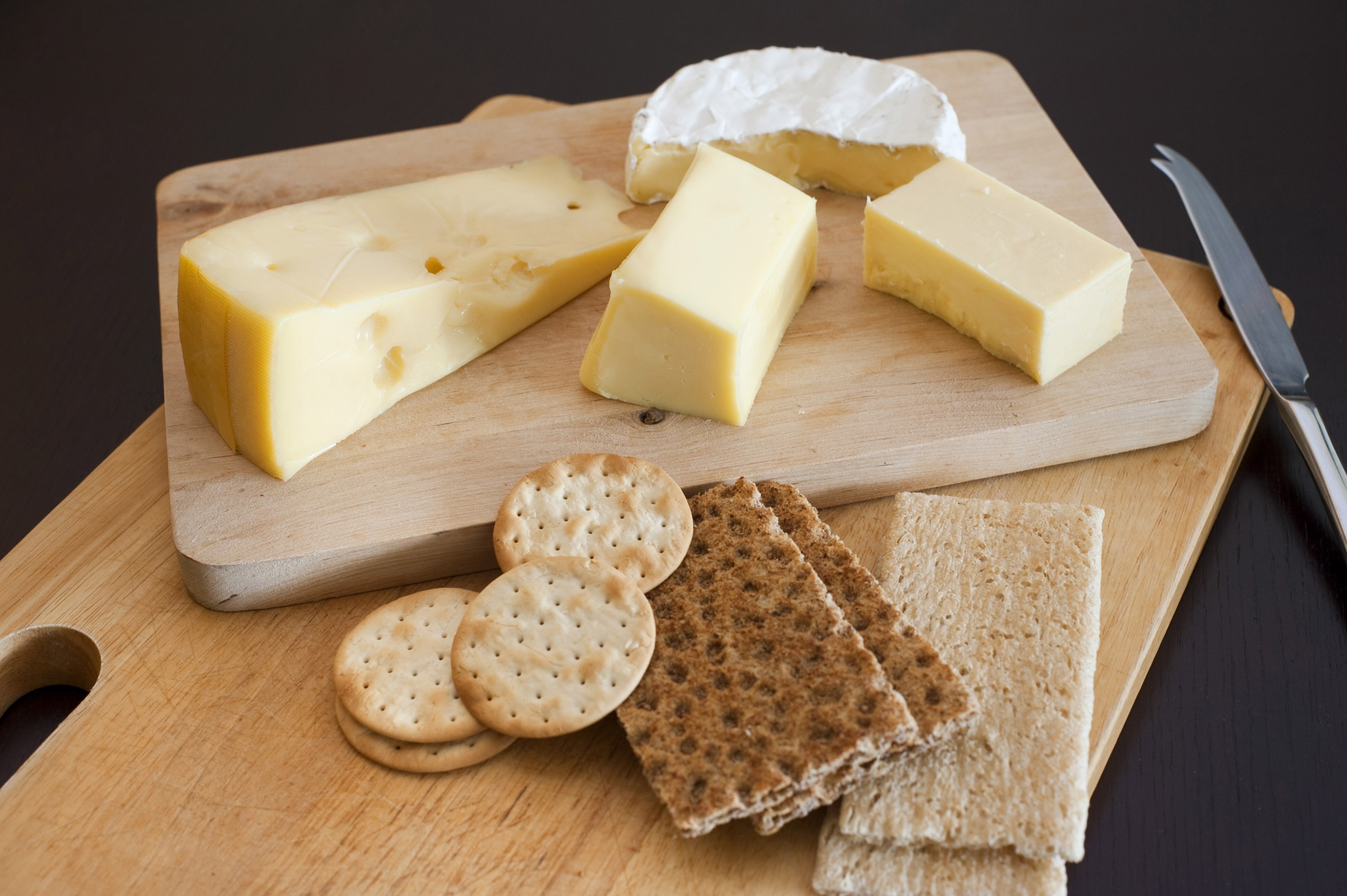 Cheese Platter With Crackers Free Stock Image Cheese Platter With Crackers Free Stock Image
