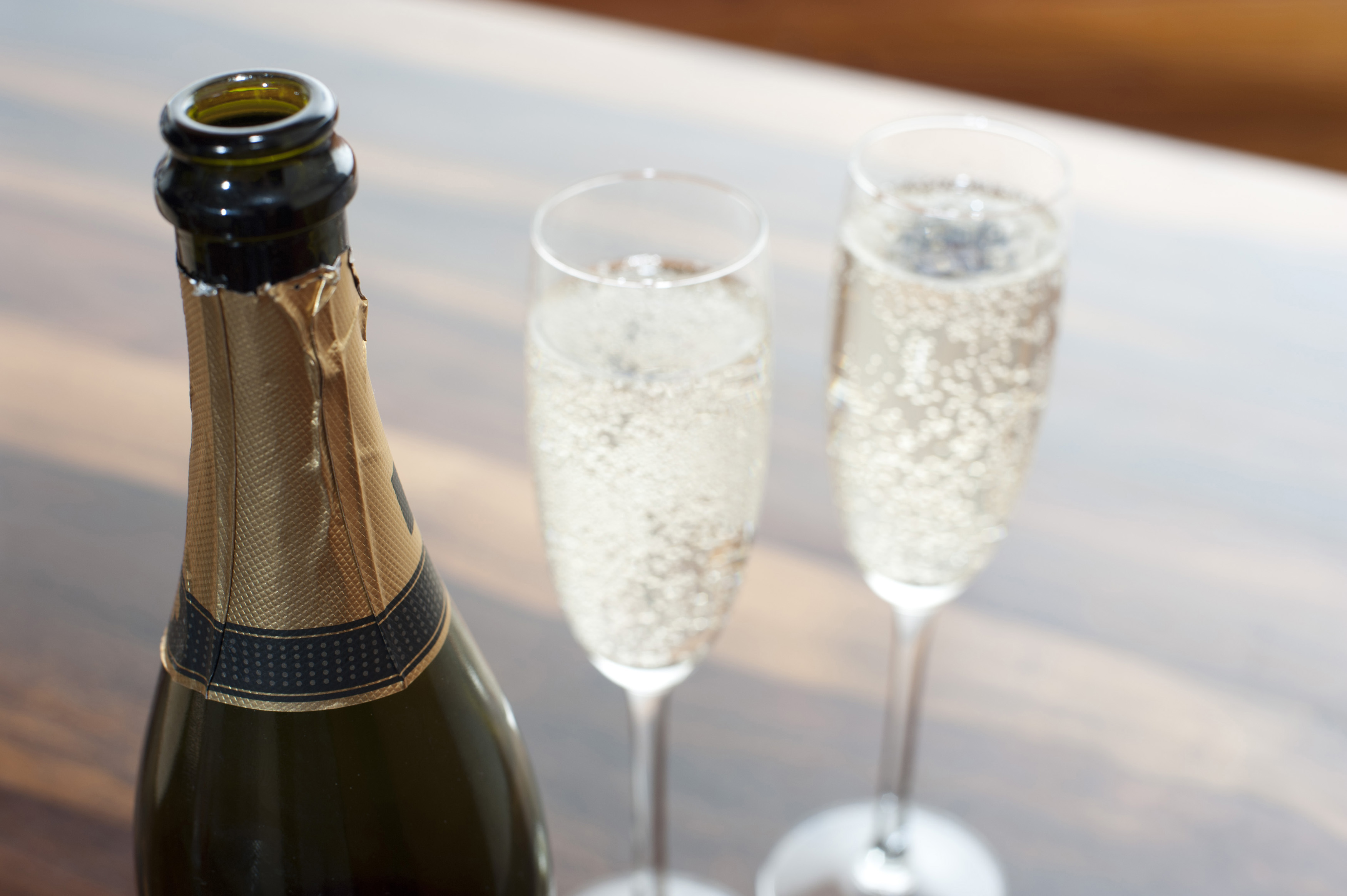 Two flutes of sparkling champagne Free Stock Image