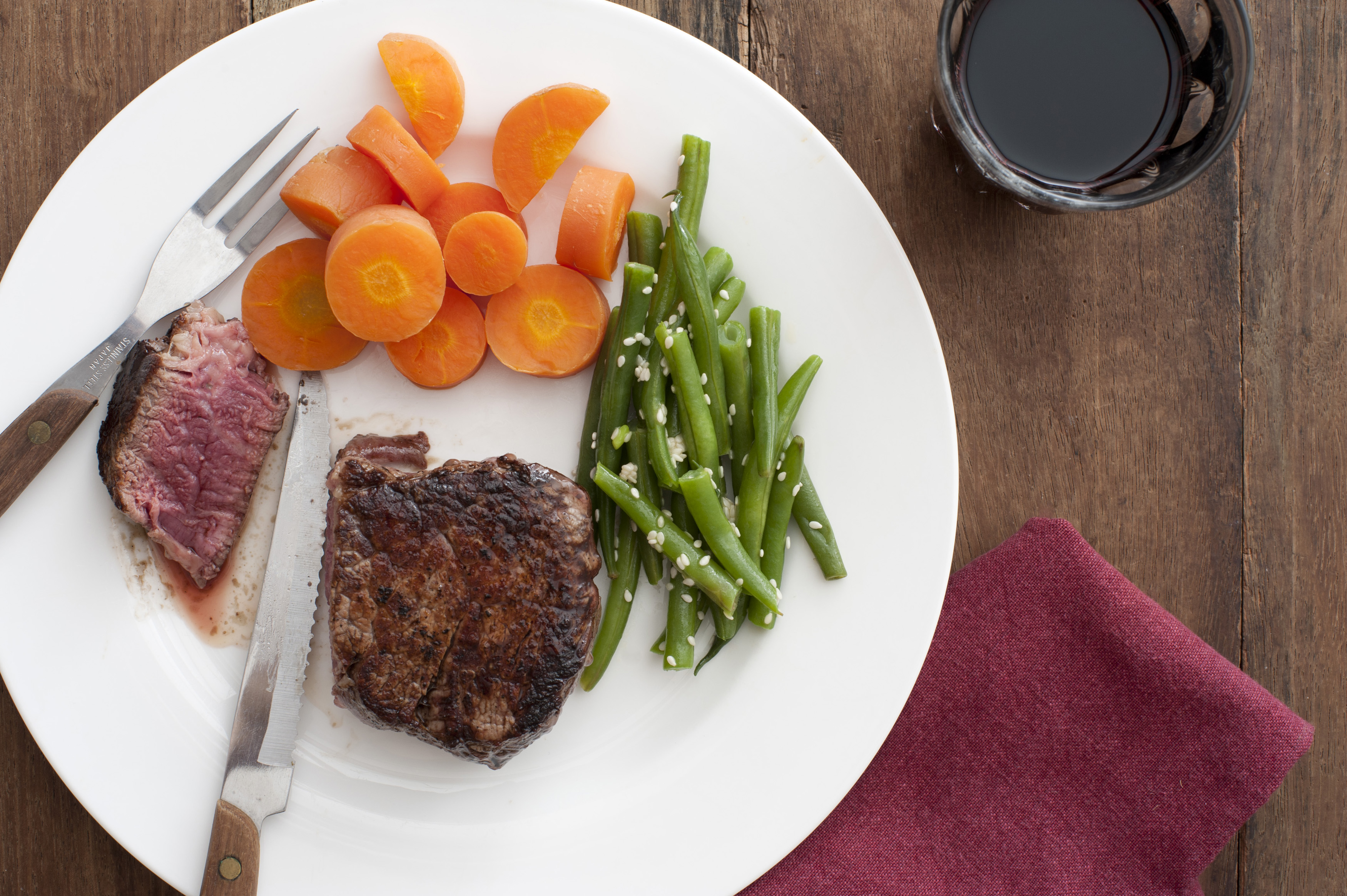 Steak meal with vegetables Free Stock Image