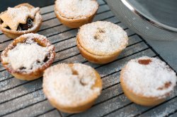 Homebaked Christmas mince pies